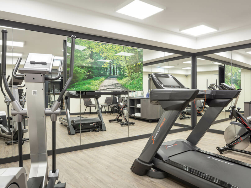 Moderner Fitnessraum im Hotel Höttl Deggendorf