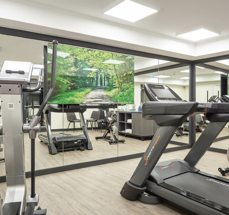 Moderner Fitnessraum im Hotel Höttl Deggendorf