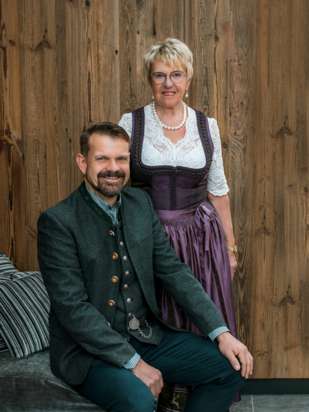 Elfriede Ebner geb. Höttl und Sohn Alexander Ebner